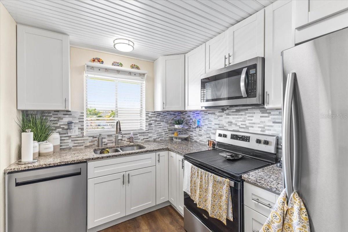 BAYSHORE ON THE LAKE APTS II SEC 3 - Residential