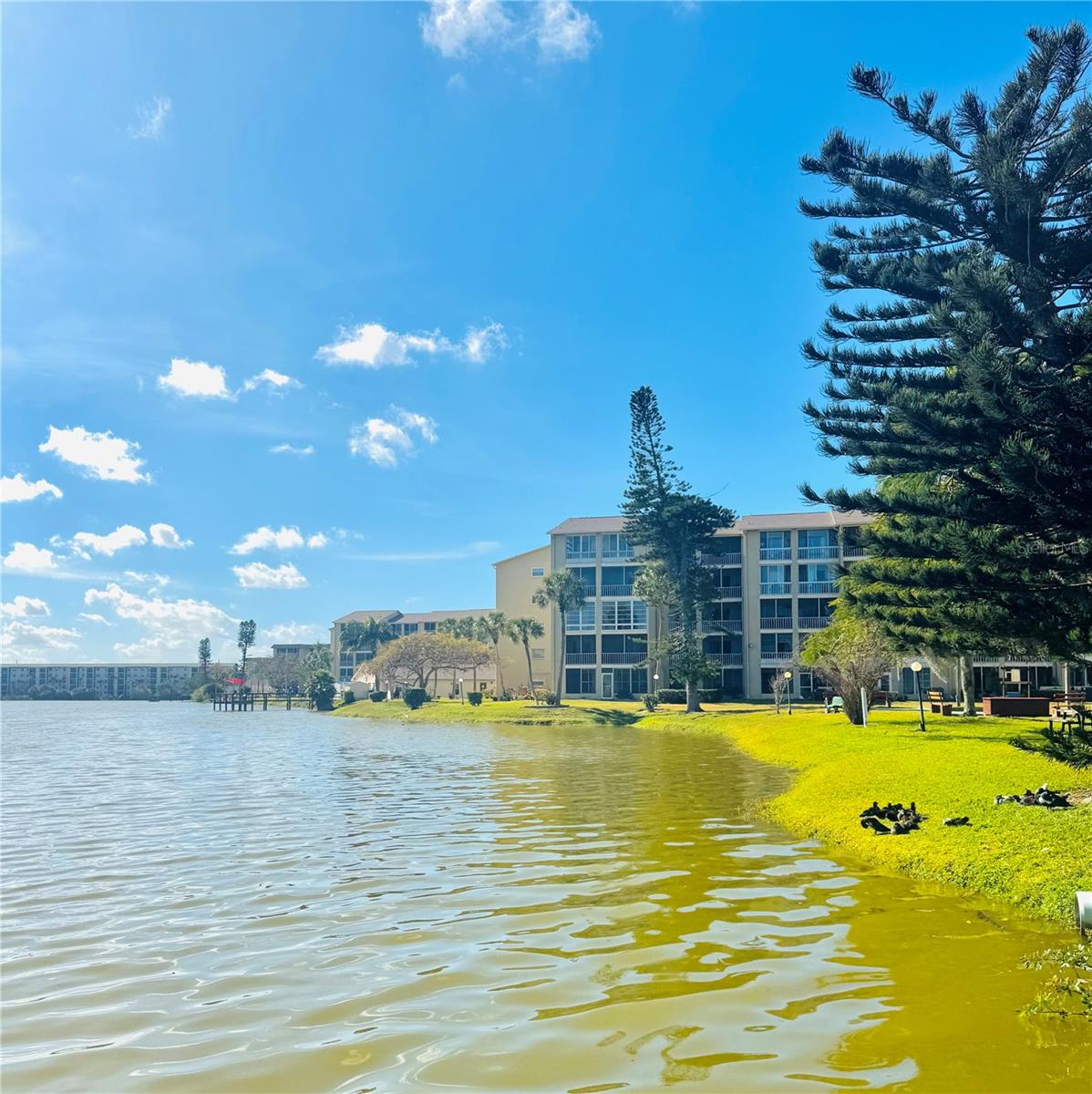 BAYSHORE ON THE LAKE APTS II SEC 3 - Residential