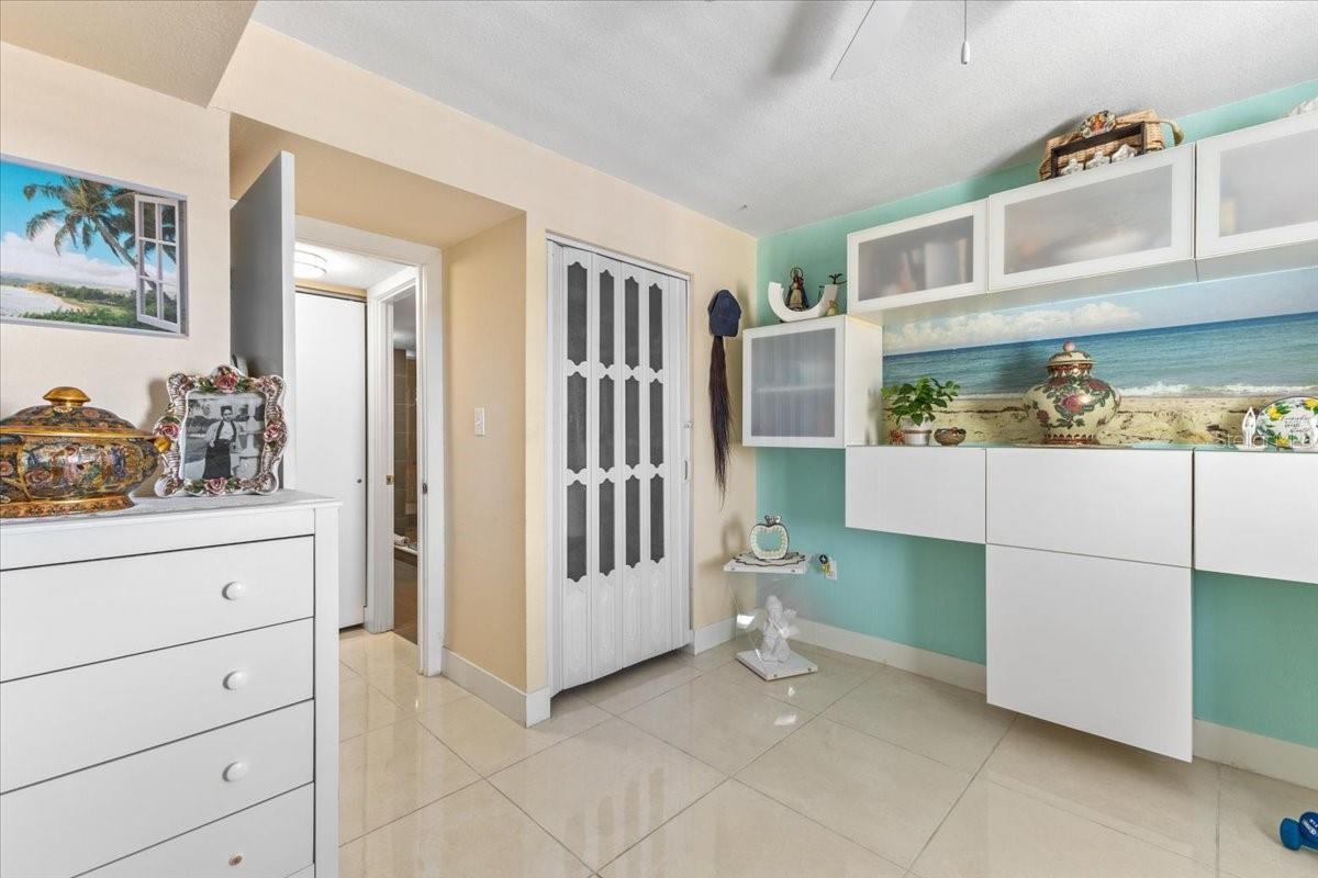 BAYSHORE ON THE LAKE APTS II SEC 3 - Residential