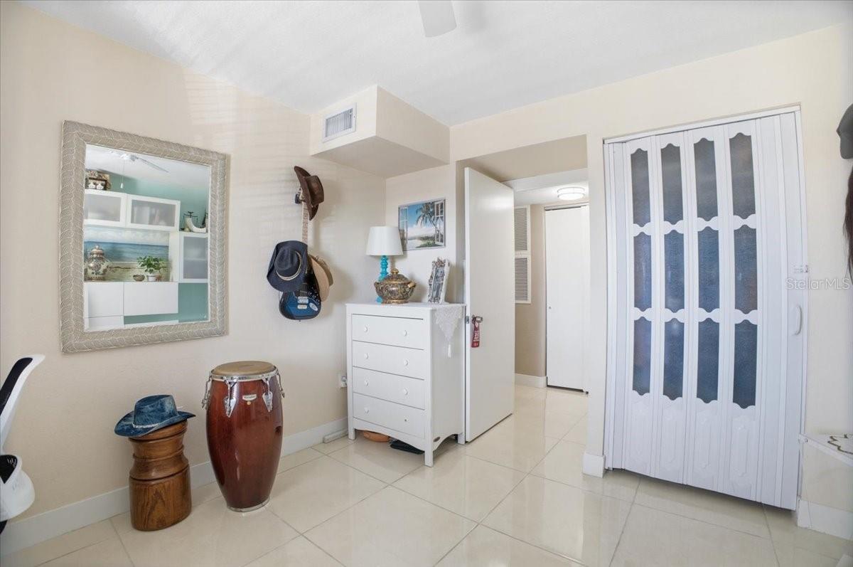 BAYSHORE ON THE LAKE APTS II SEC 3 - Residential