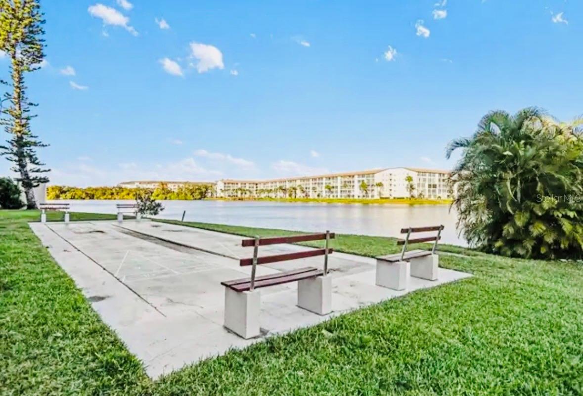 BAYSHORE ON THE LAKE APTS II SEC 3 - Residential