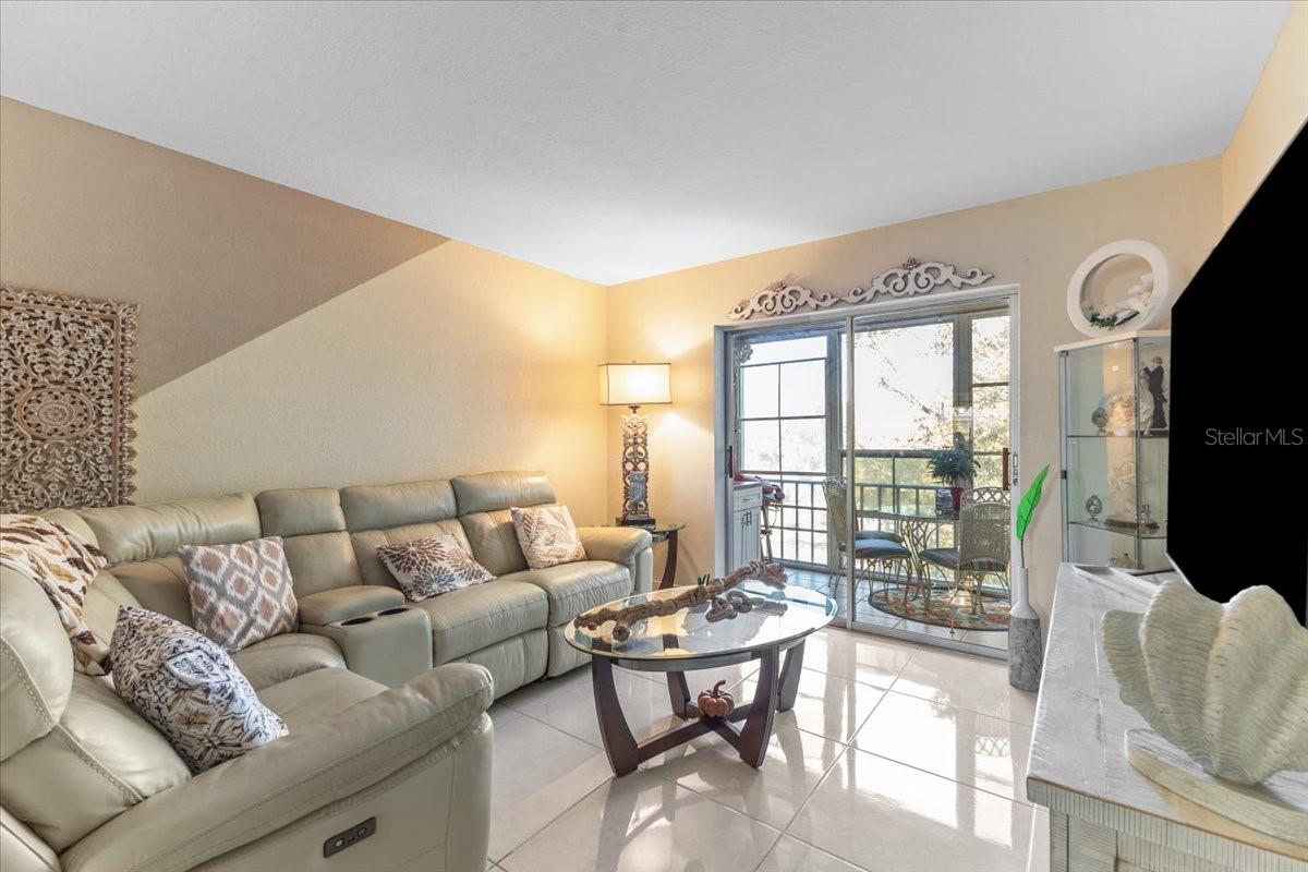 BAYSHORE ON THE LAKE APTS II SEC 3 - Residential