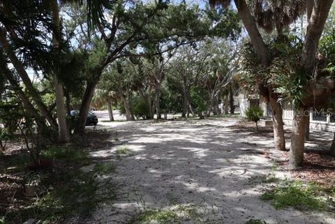 Photo of 5453 Avenida Del Mare, Sarasota, FL 34242 (MLS # A4669733) Photo of 5453 Avenida Del Mare, Sarasota, FL 34242 (MLS # A4669733)