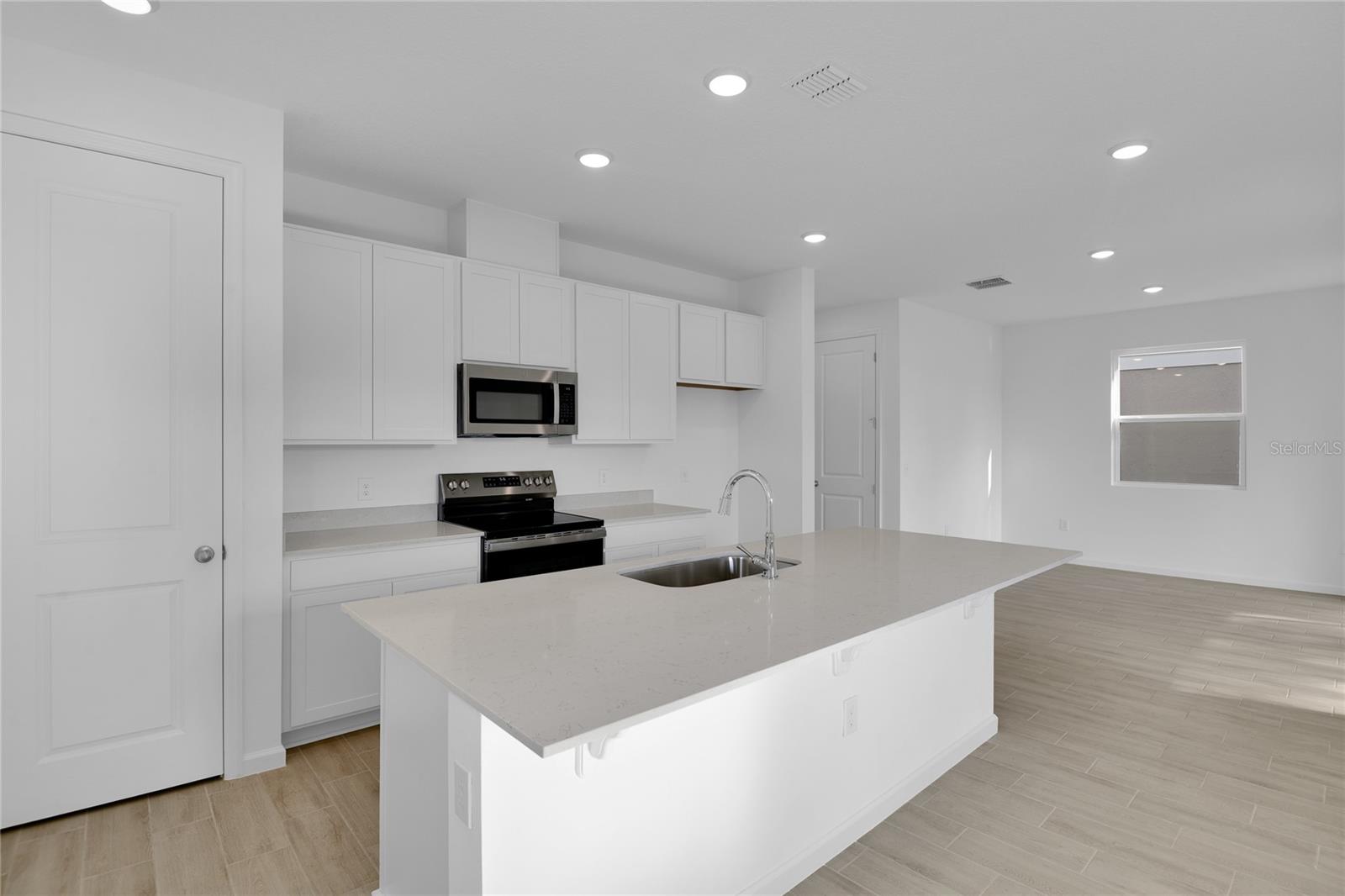 SEASONS AT SHORES OF LAKE DELL - Residential