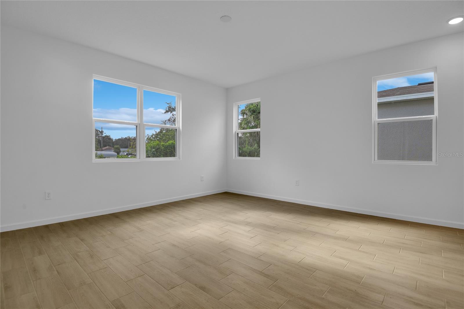 SEASONS AT SHORES OF LAKE DELL - Residential