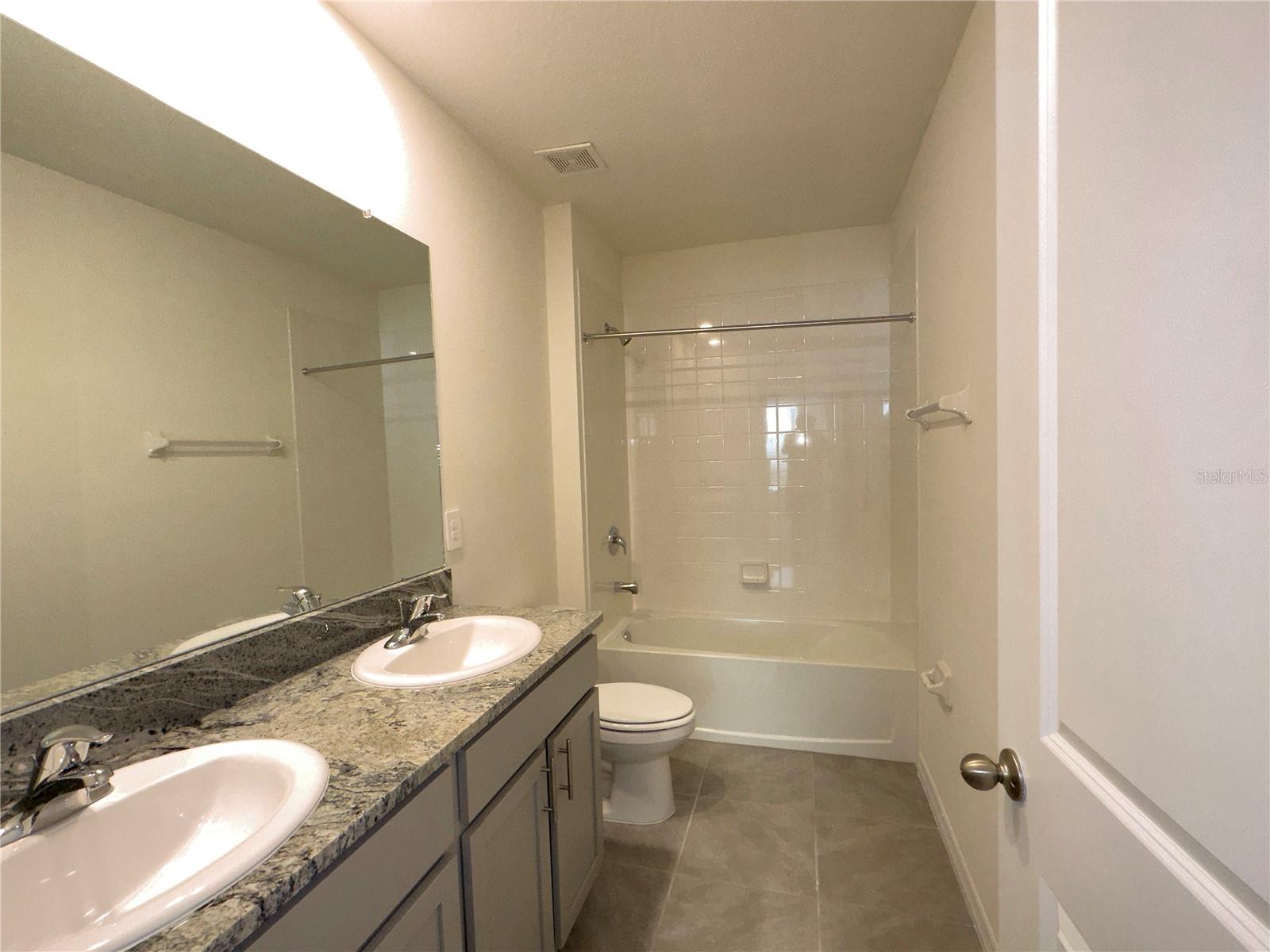 STAR FARMS AT LAKEWOOD RANCH - Residential