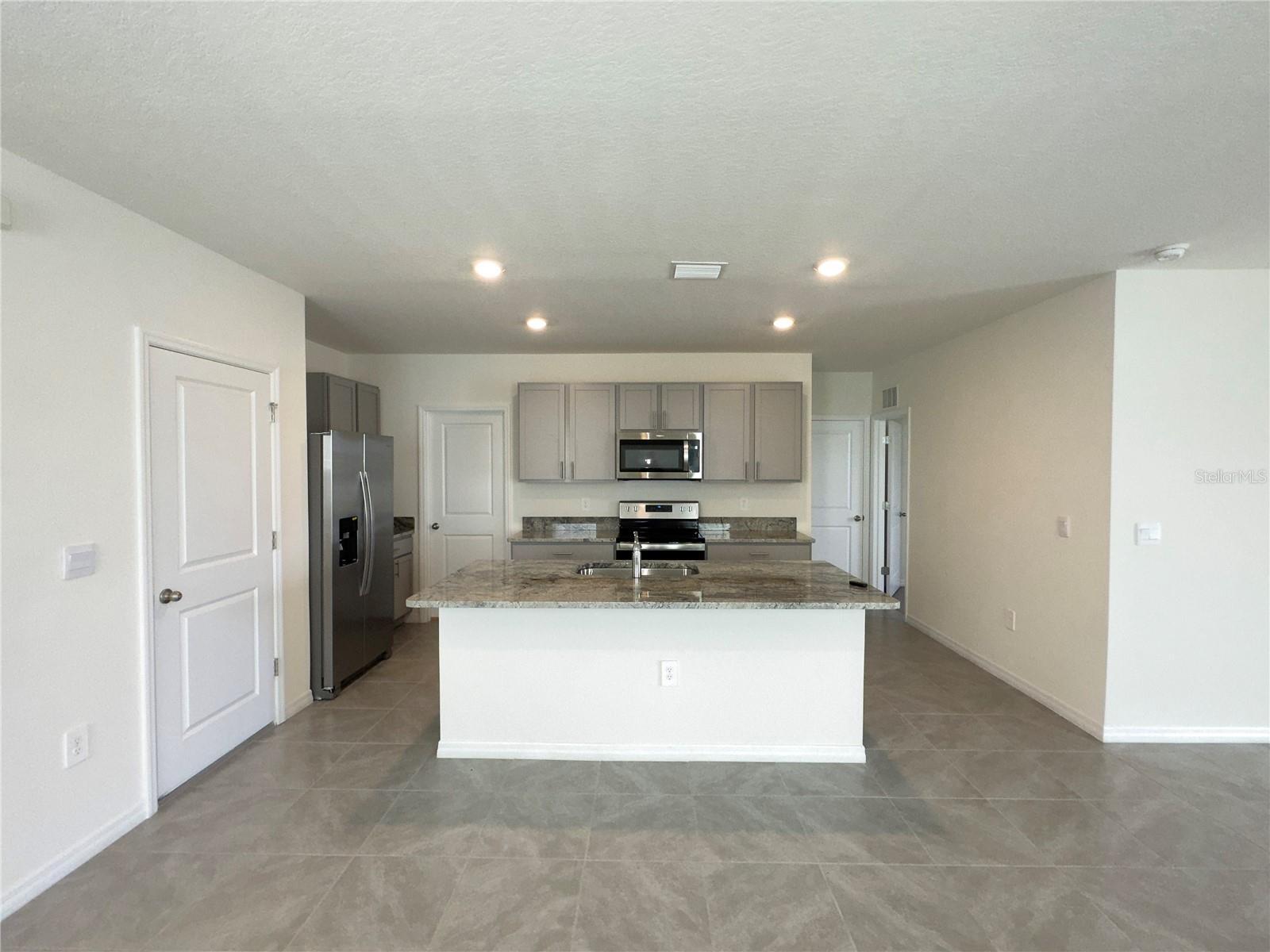 3238 HILLTOP CIRCLE