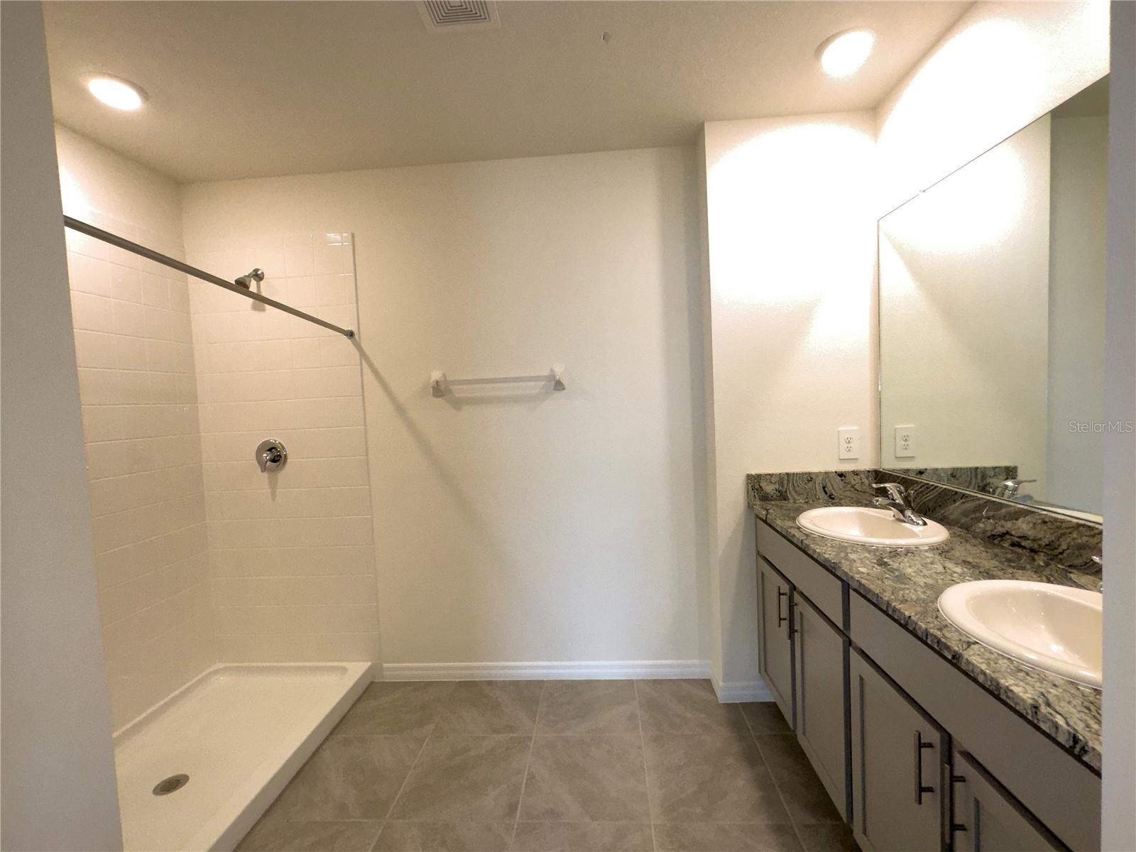 STAR FARMS AT LAKEWOOD RANCH - Residential