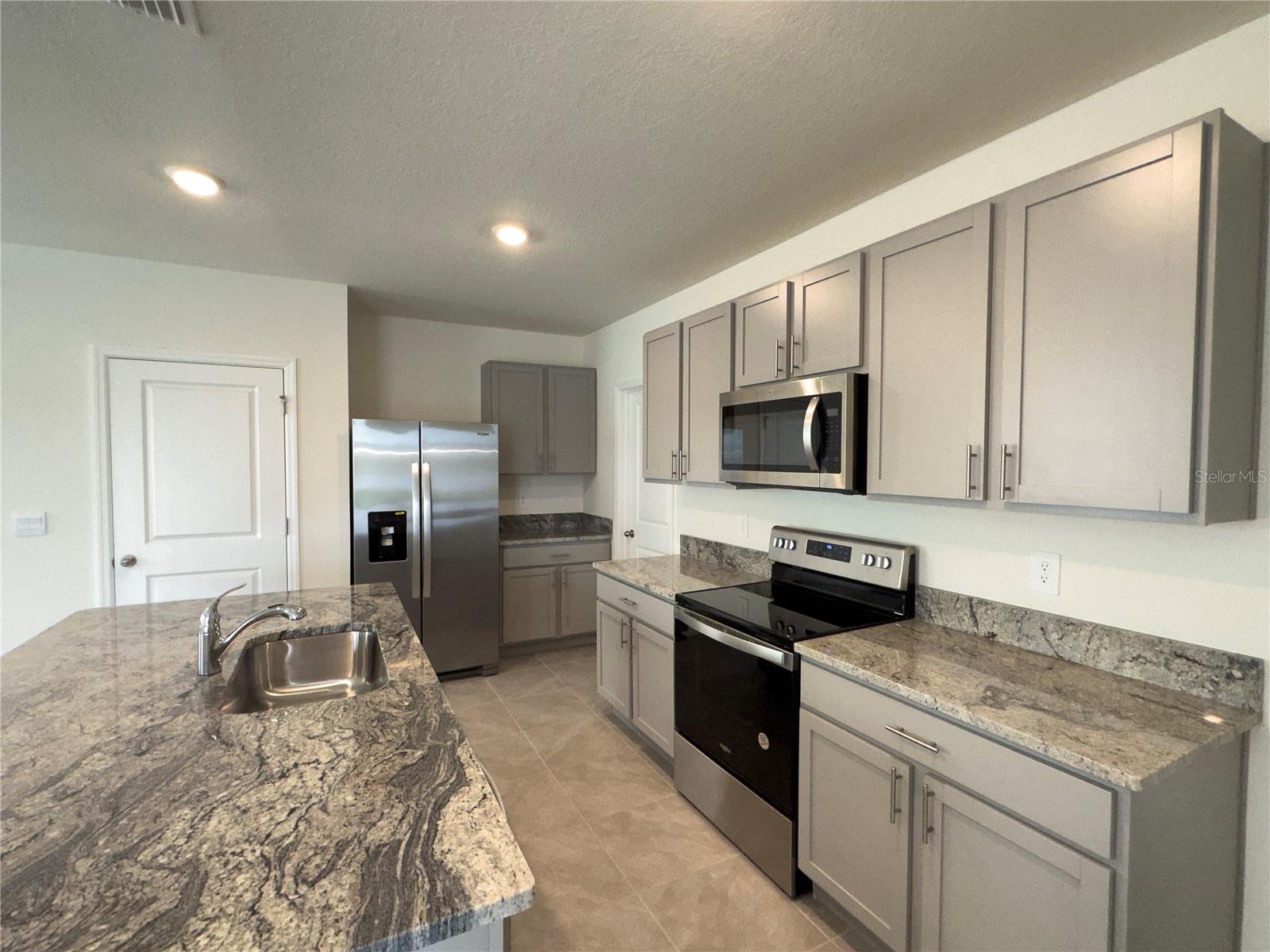 3238 HILLTOP CIRCLE