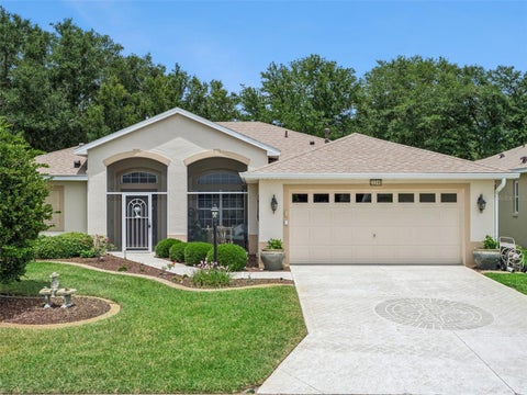 Photo of 22240 Caledonia Drive, Leesburg, FL 34748 (MLS # G5112932)
