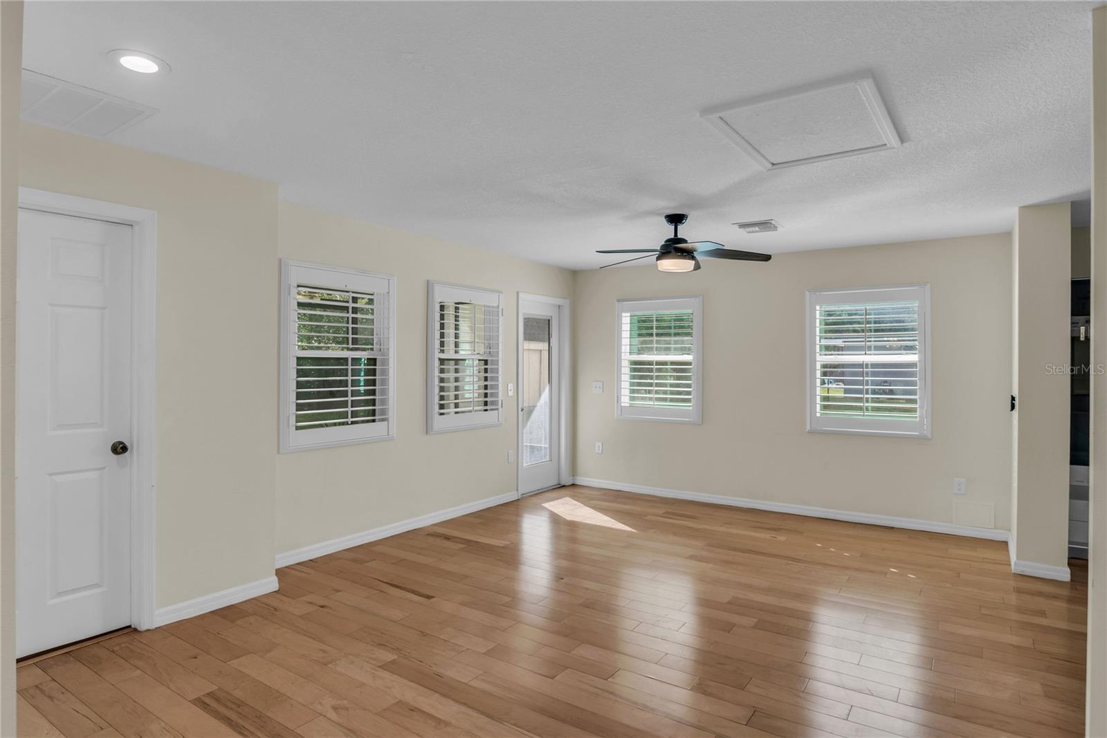 LONGACRES - Residential