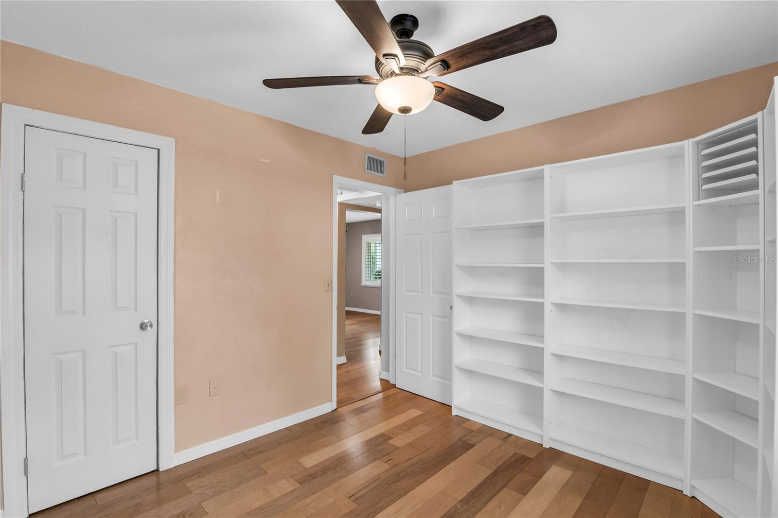 LONGACRES - Residential