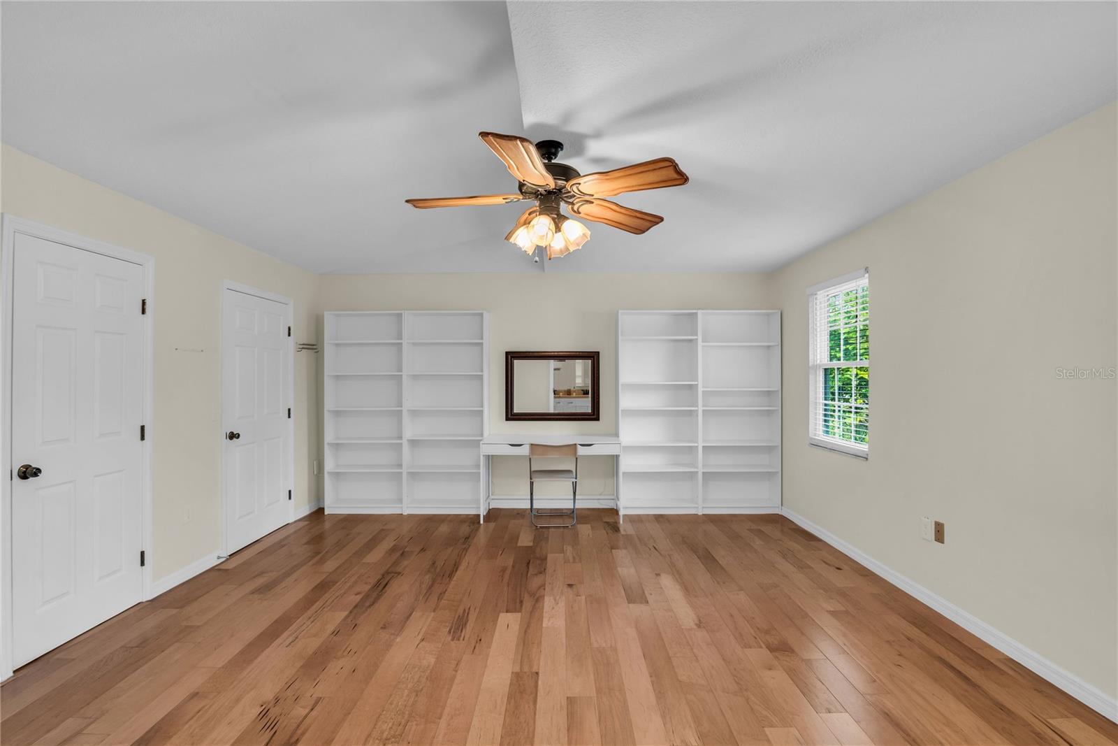 LONGACRES - Residential