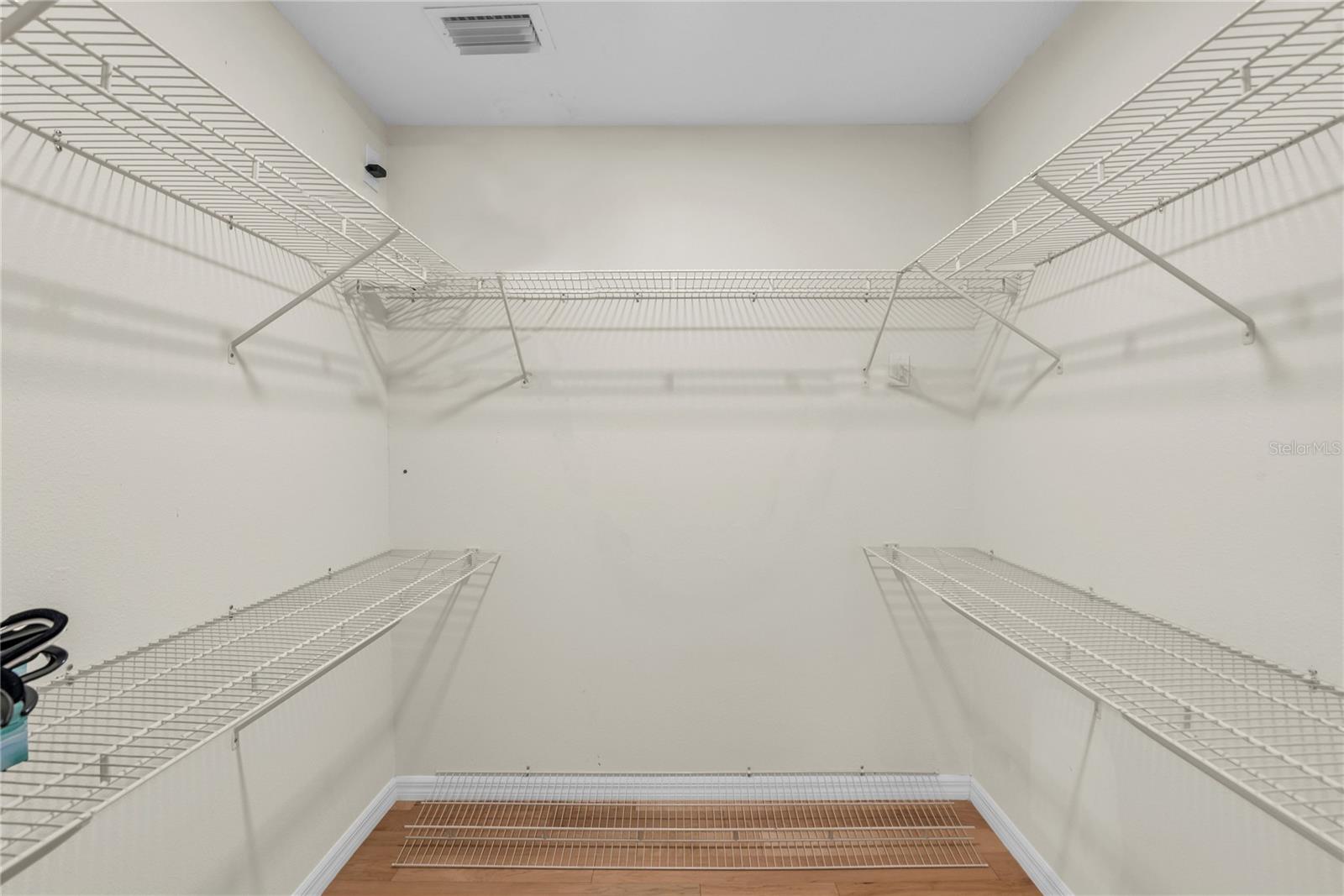 LONGACRES - Residential