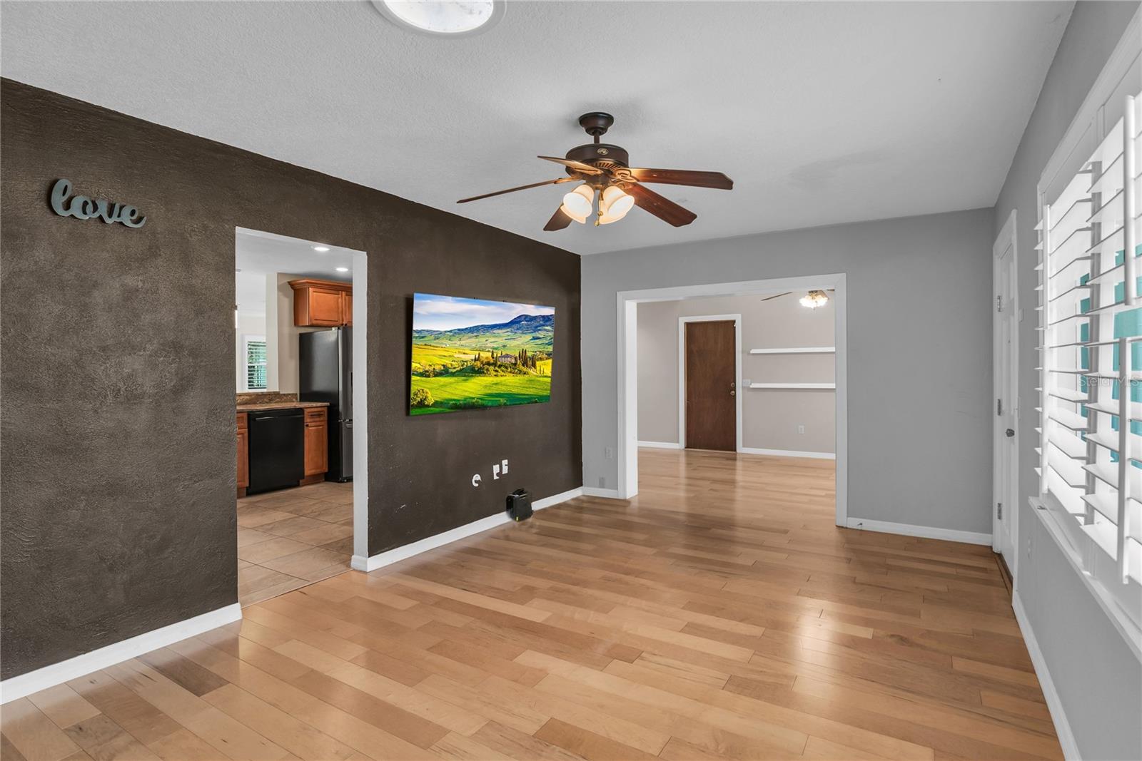 LONGACRES - Residential