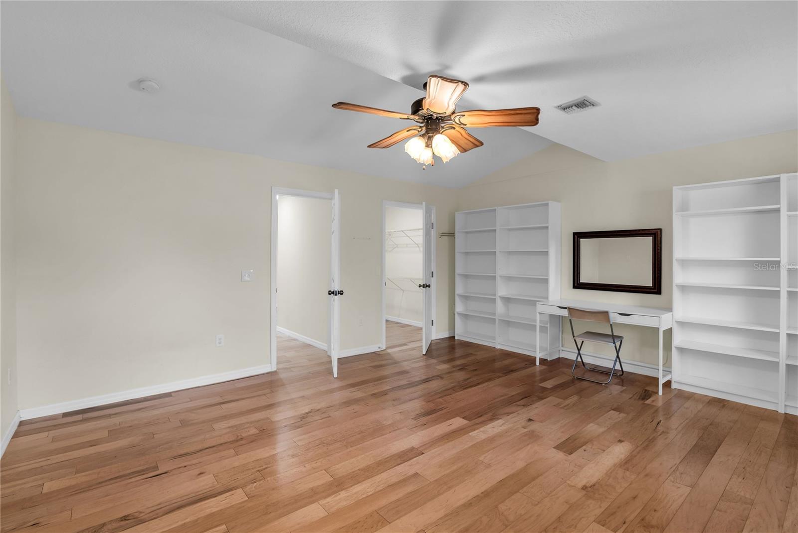 LONGACRES - Residential