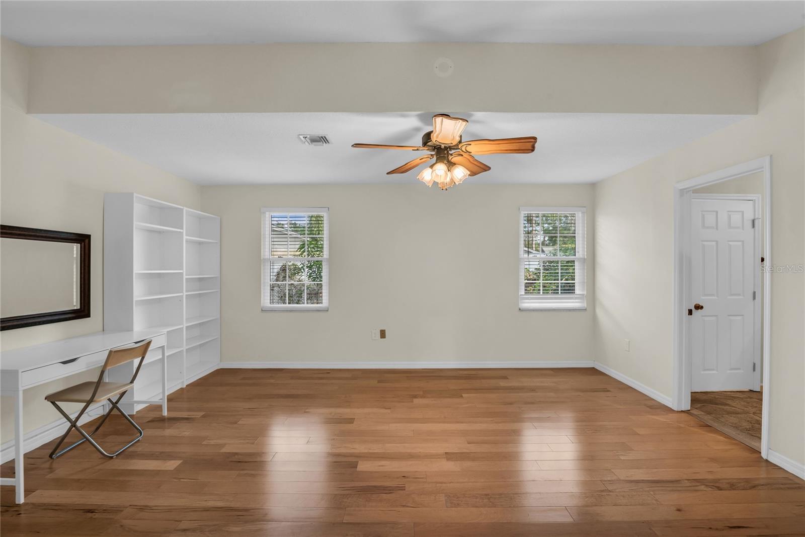 LONGACRES - Residential