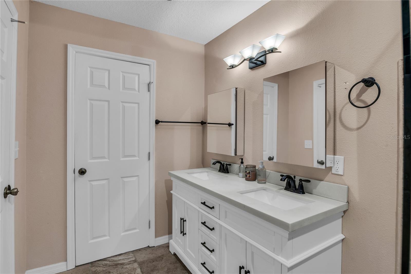 LONGACRES - Residential