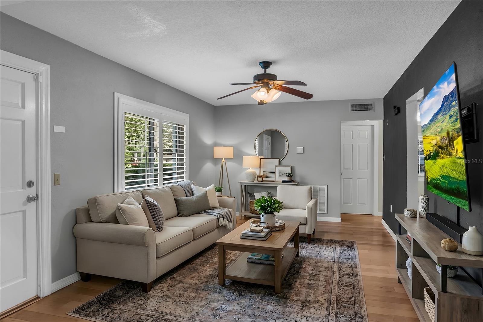 LONGACRES - Residential