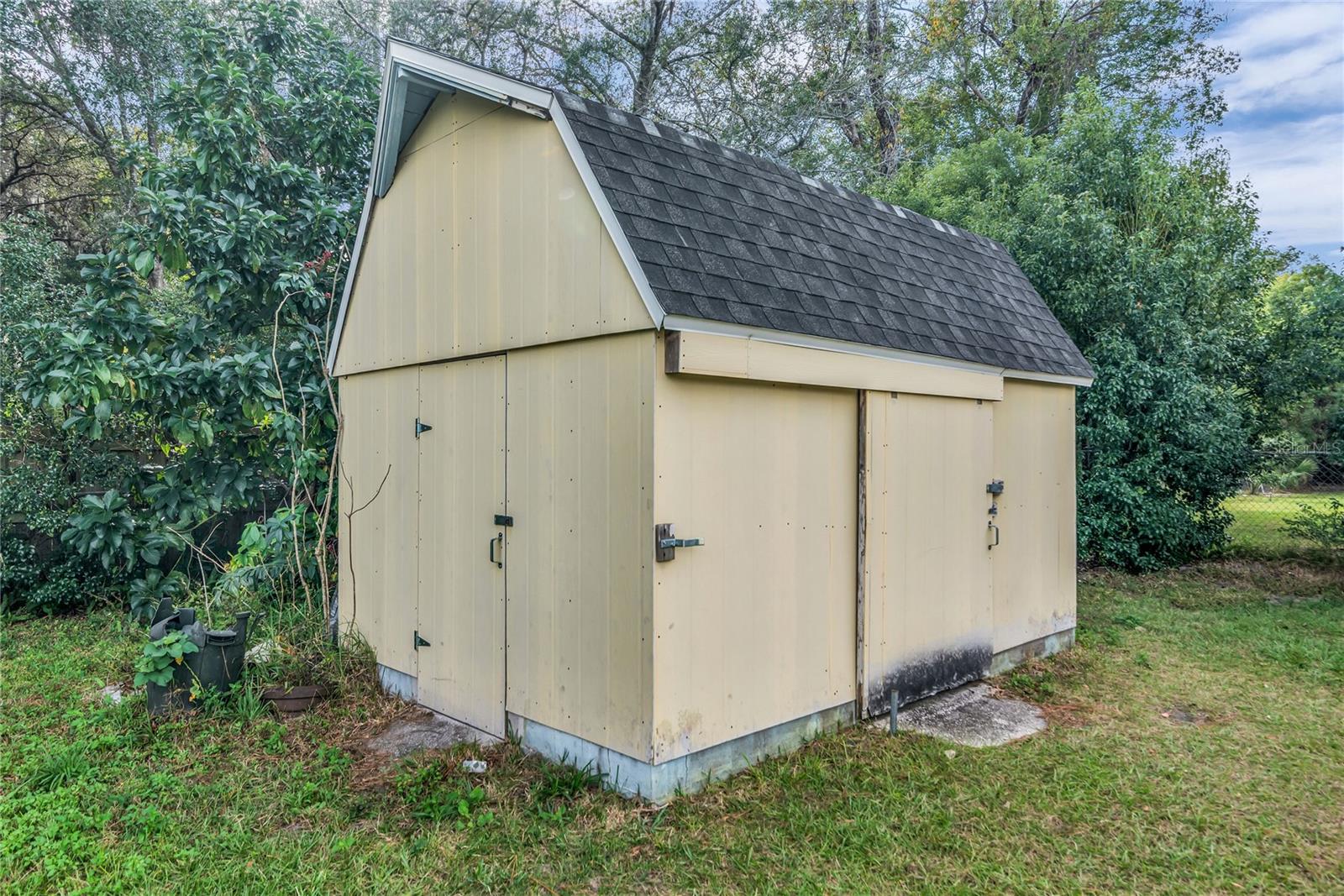 LONGACRES - Residential