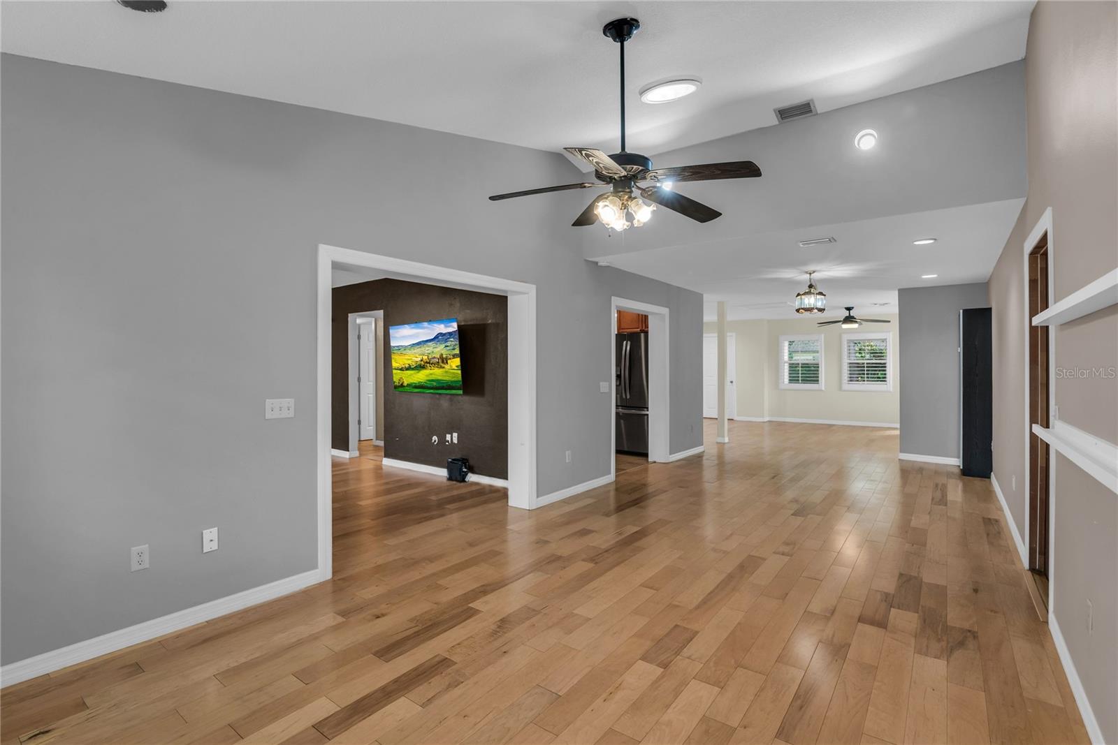 LONGACRES - Residential