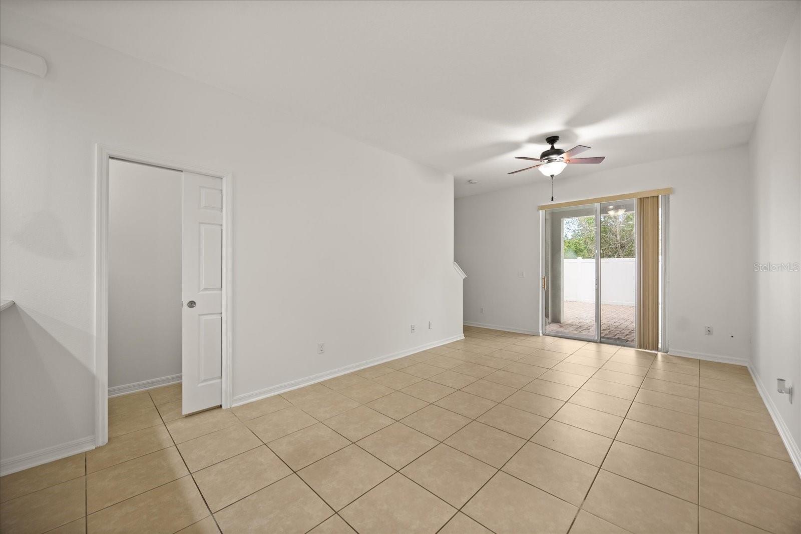 SOMERSET CHASE - Residential