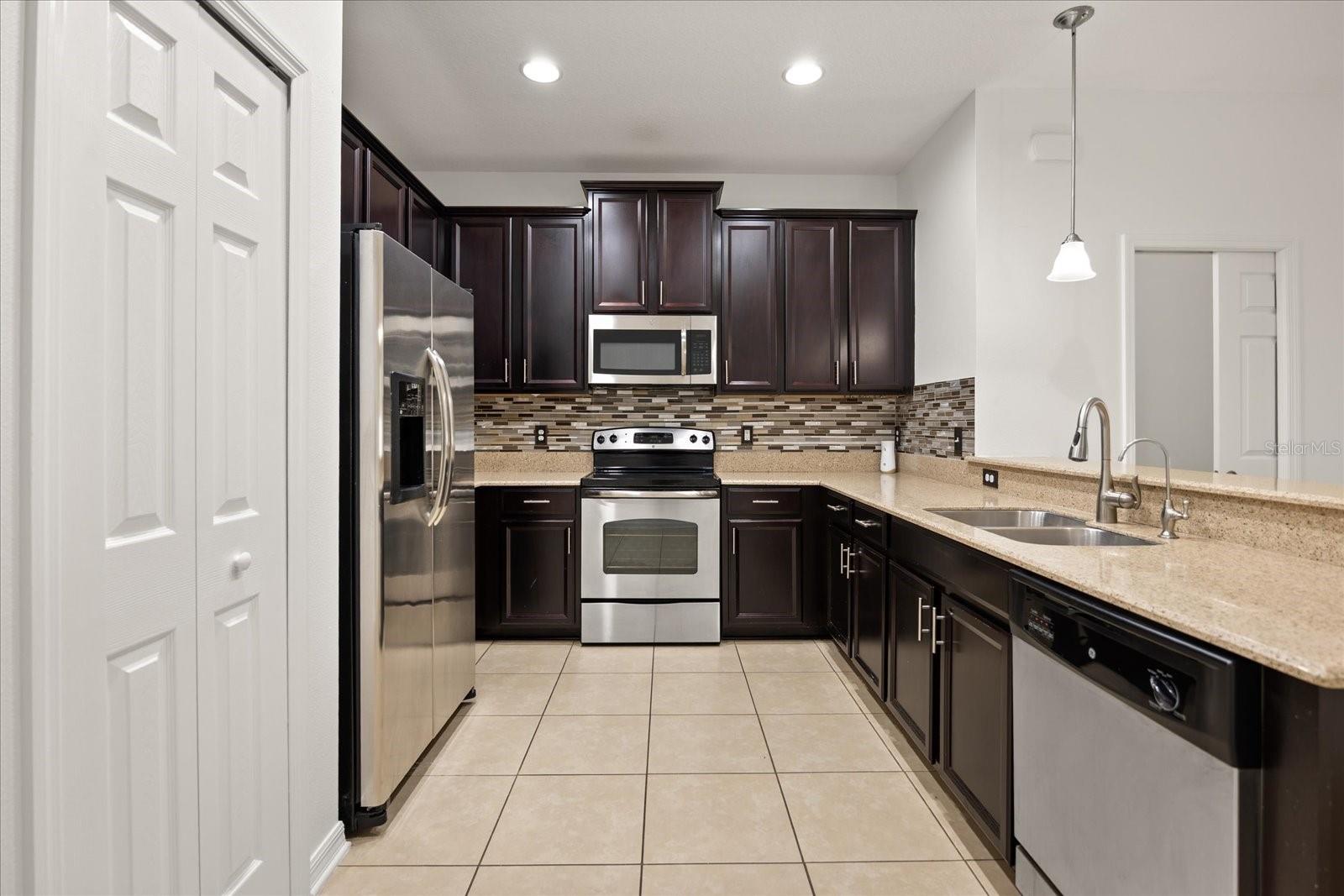 SOMERSET CHASE - Residential