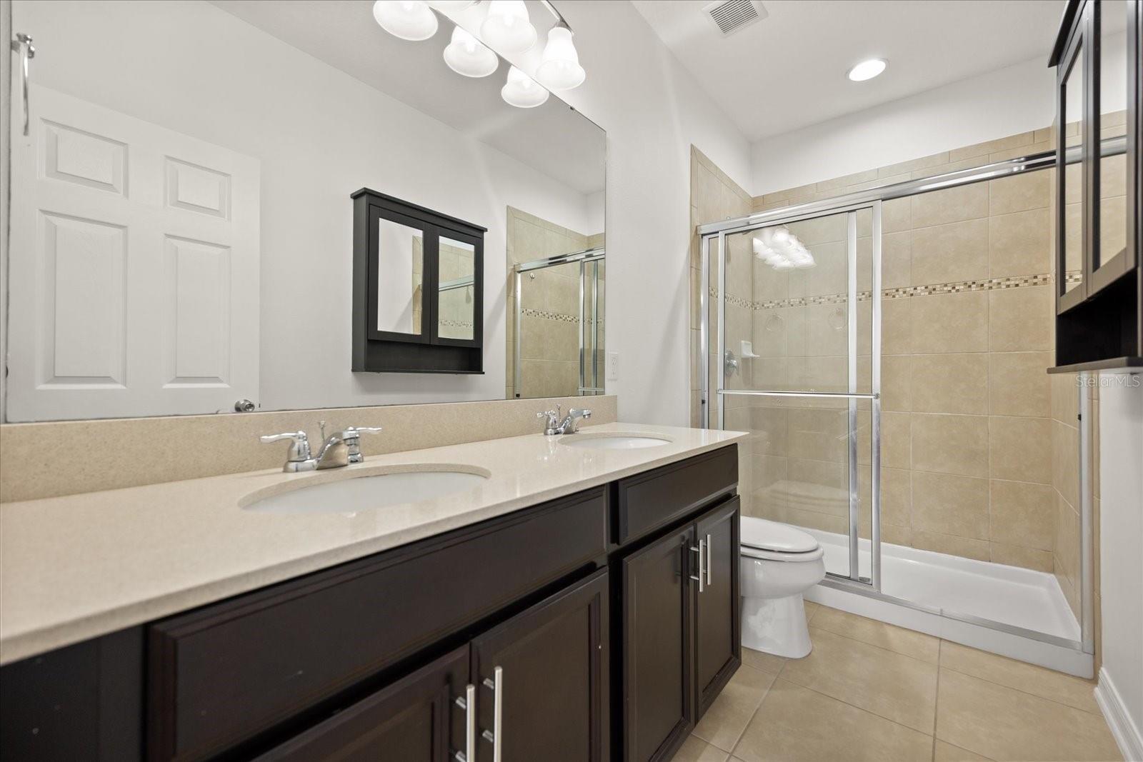 SOMERSET CHASE - Residential