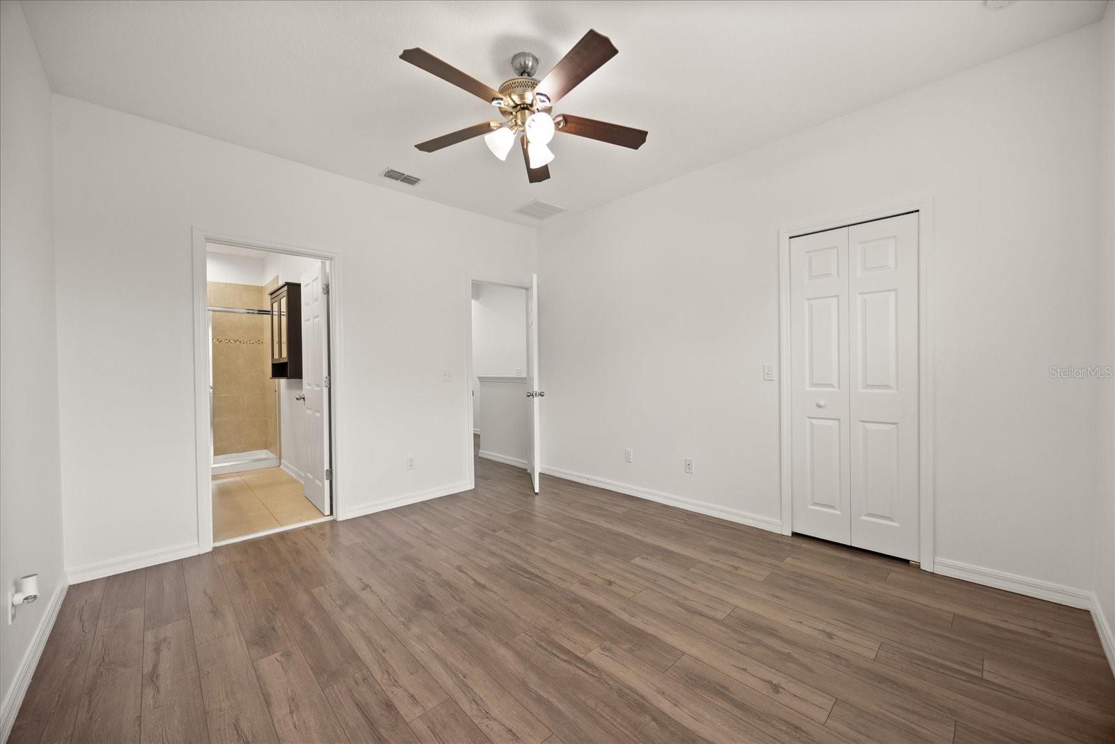 SOMERSET CHASE - Residential