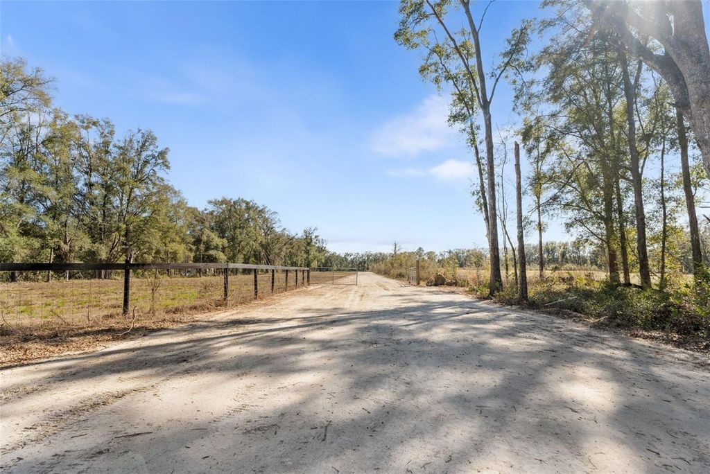 Photo of 17807 SW 83rd Avenue, Archer, FL 32618 (MLS # OM719640)