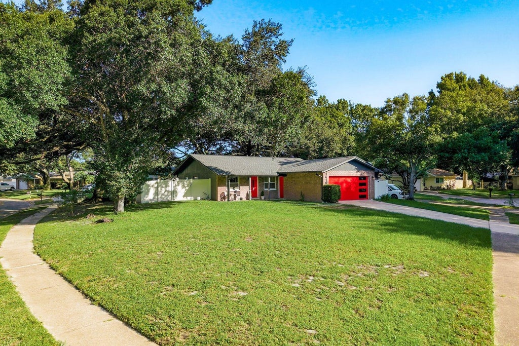 Photo of 1410 Vale Court, Dunedin, FL 34698 (MLS # TB8544682)