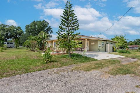 A home in PLANT CITY