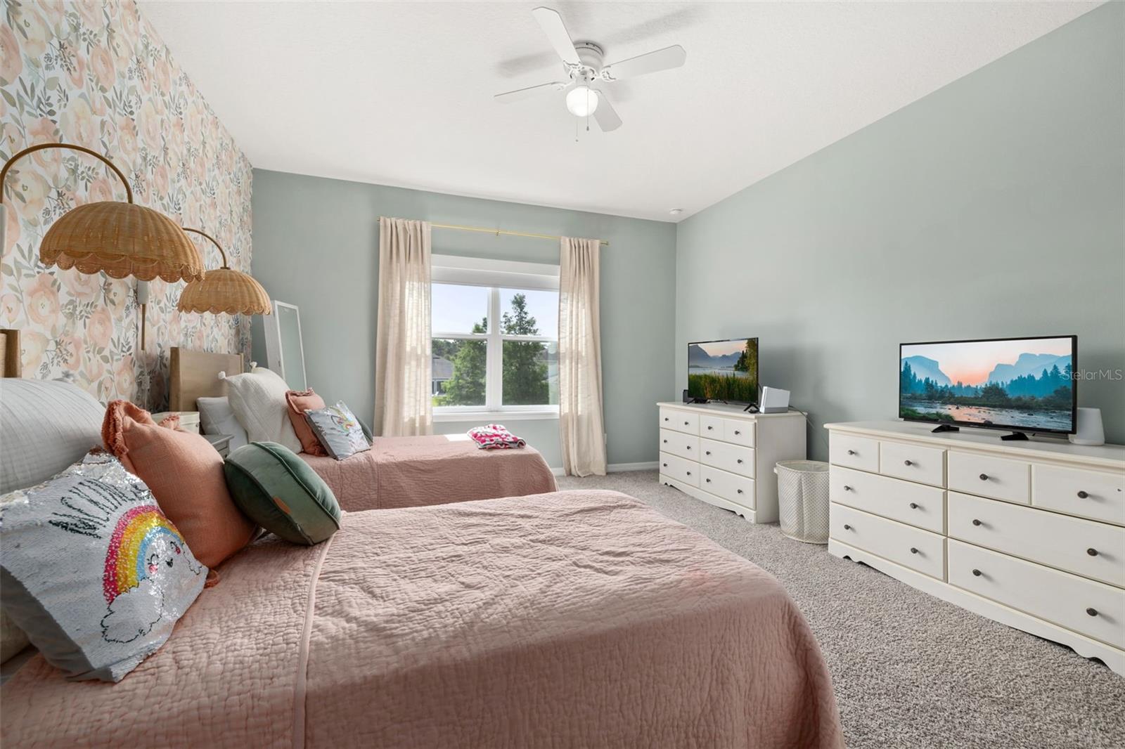 RETREAT AT LAKE CHARM - Residential
