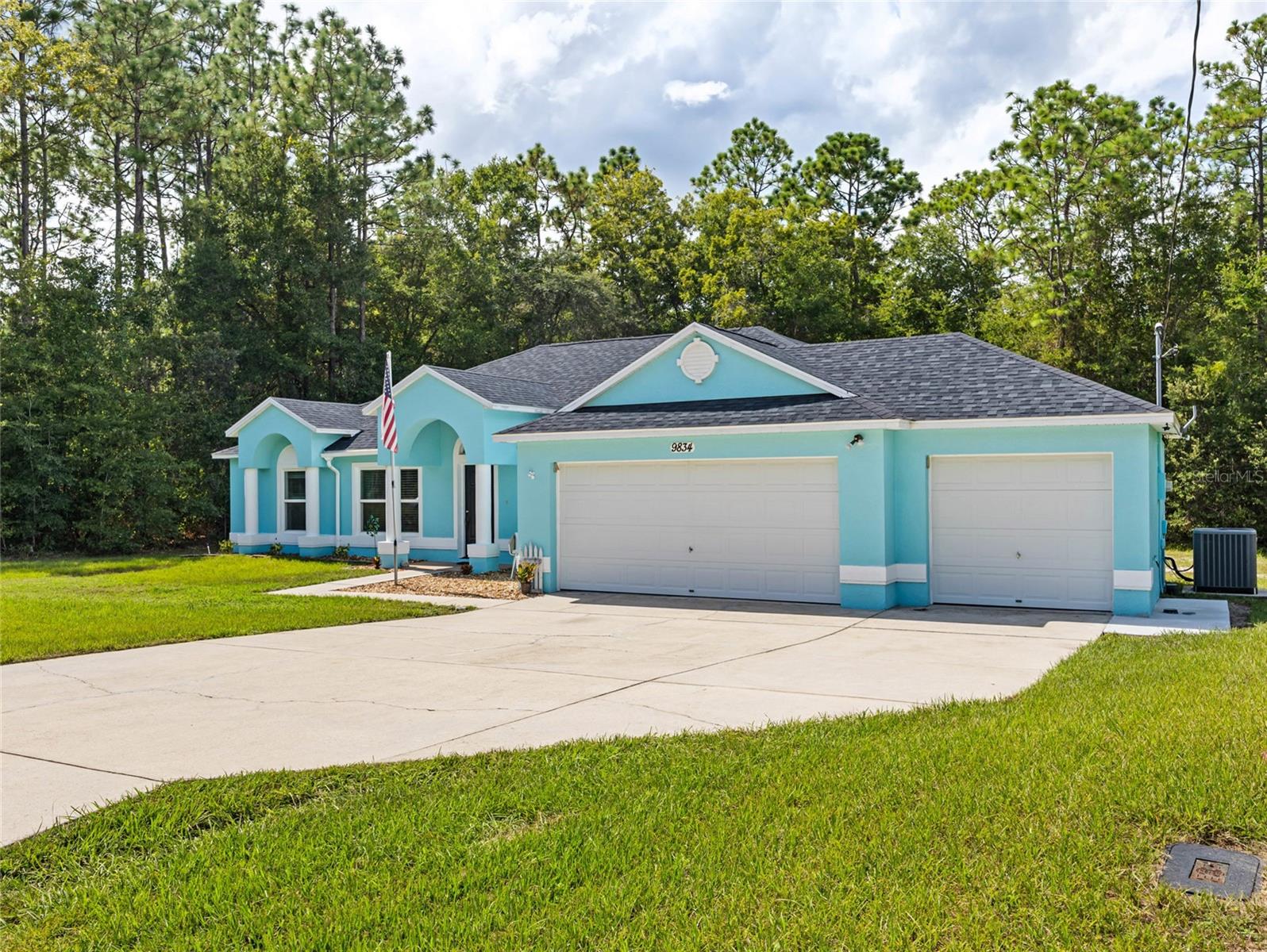 9834 N BONITA