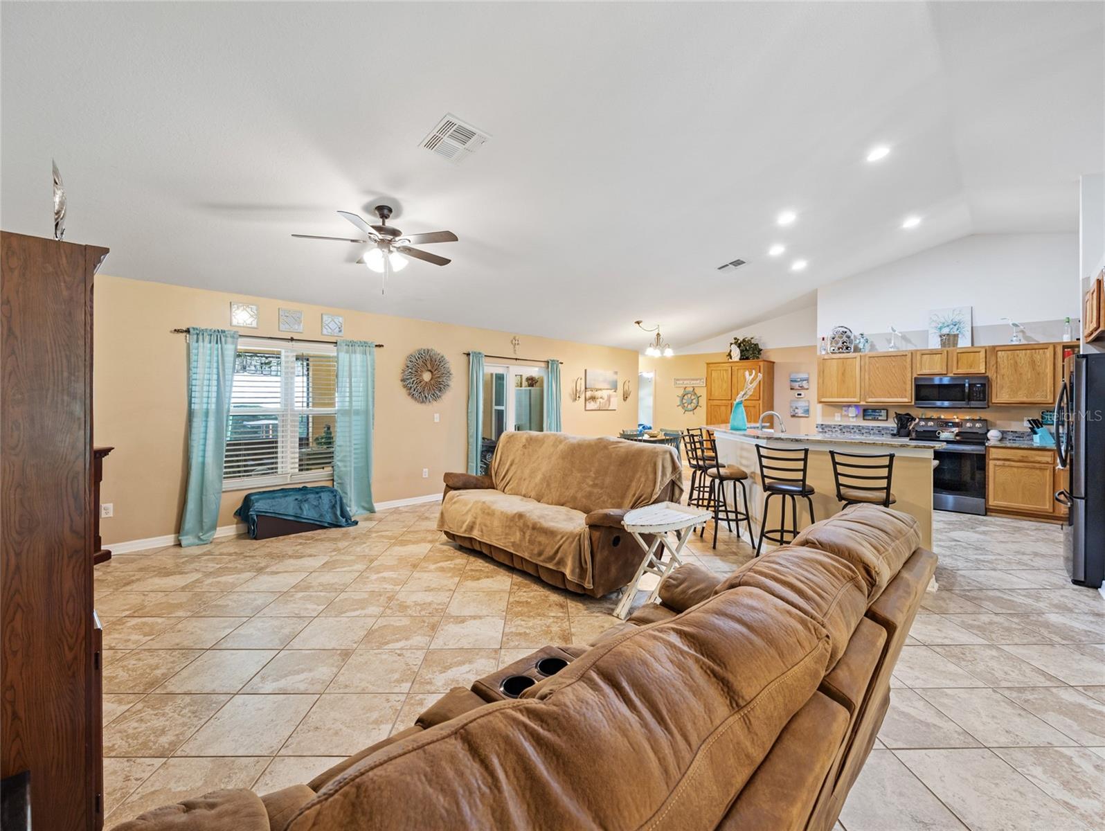 9834 N BONITA