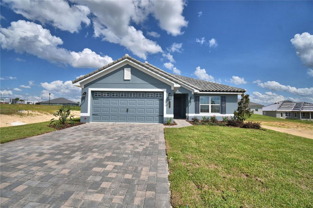 Photo of 5427 Waterside Drive, Auburndale, FL 33823 (MLS # L4954176)