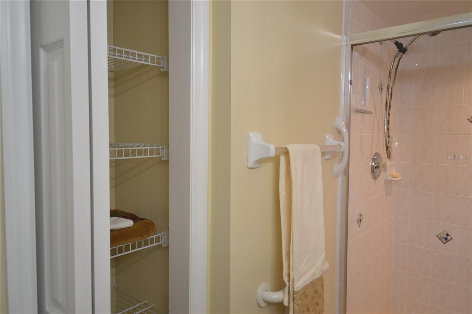 VILLA DEL RIO - Residential Lease