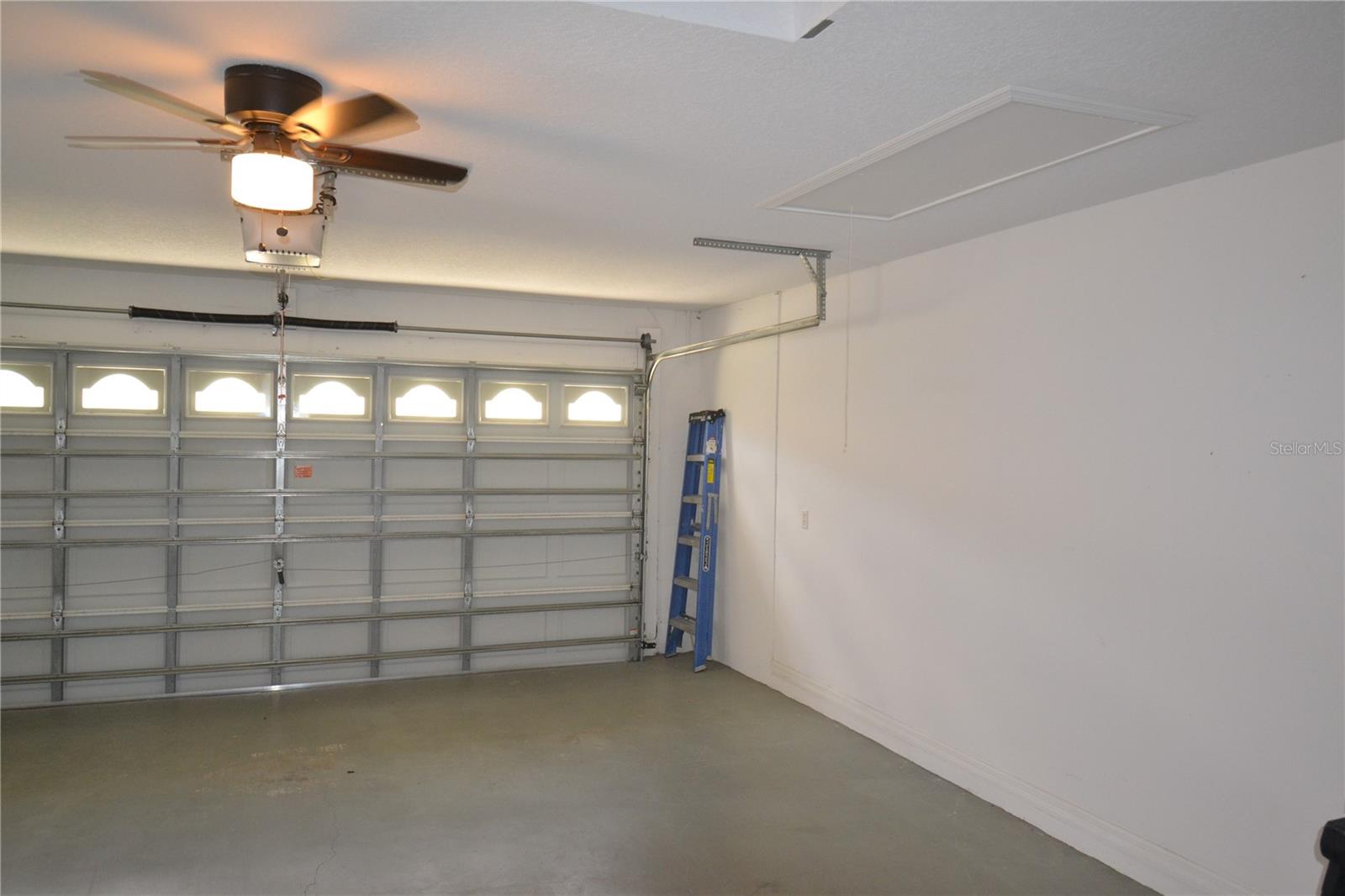 VILLA DEL RIO - Residential Lease