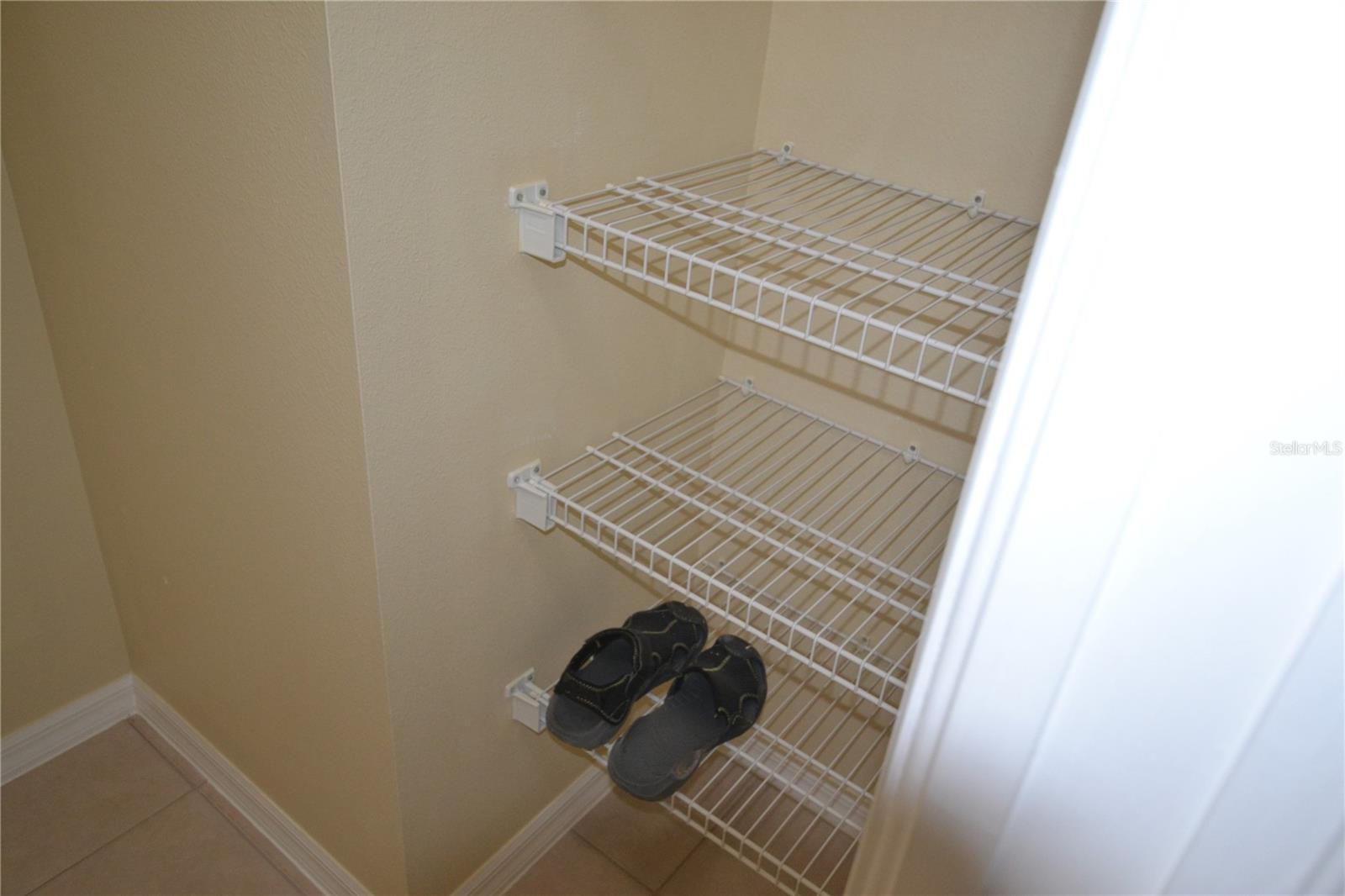 VILLA DEL RIO - Residential Lease