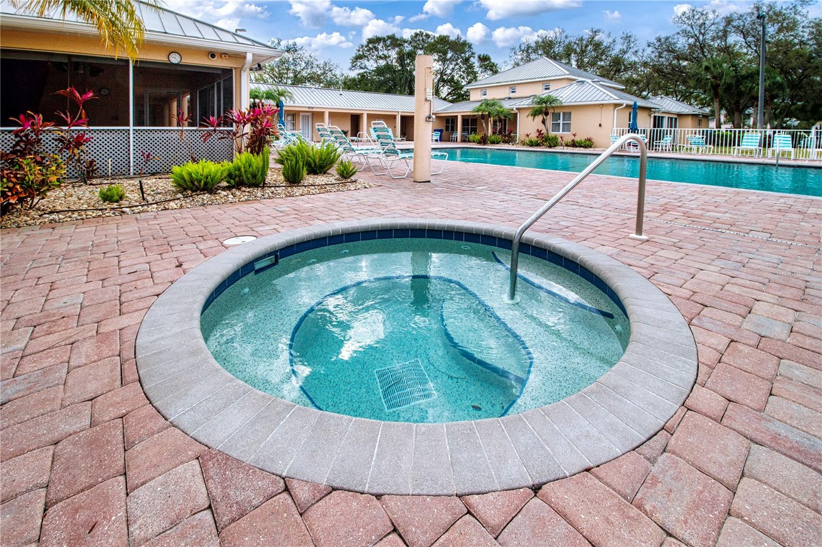 LINKS AT PINEBROOK CONDO PH III - Residential