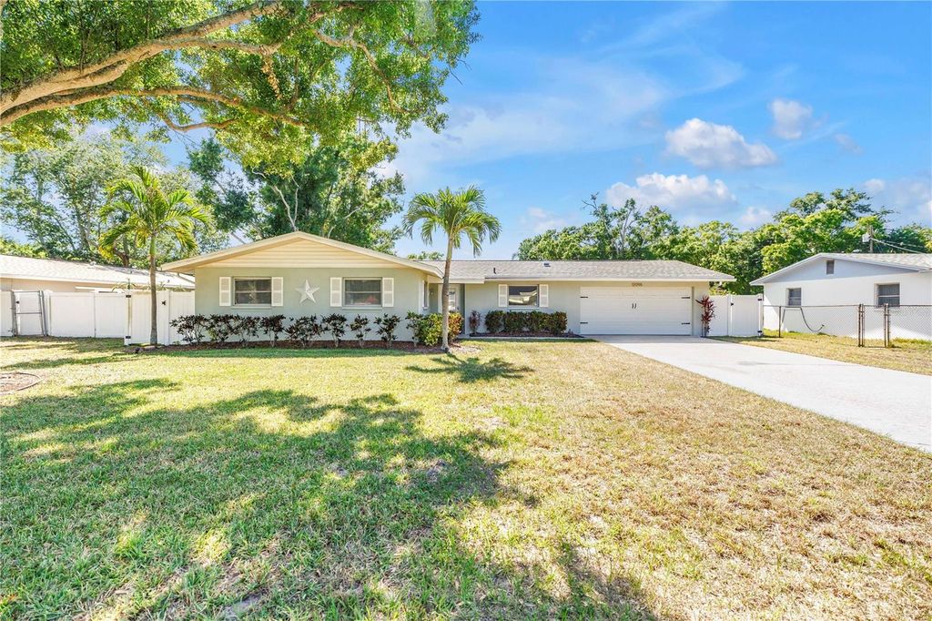 Photo of 12096 Oak Street, Largo, FL 33774 (MLS # TB8503114)