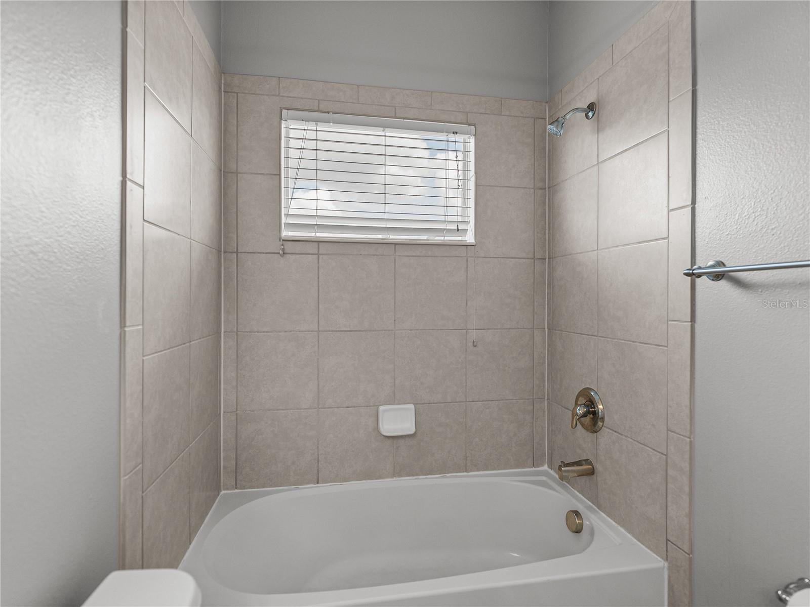 9G0 | WINTHROP VILLAGE PHASE ONE-B-1 - Residential Lease
