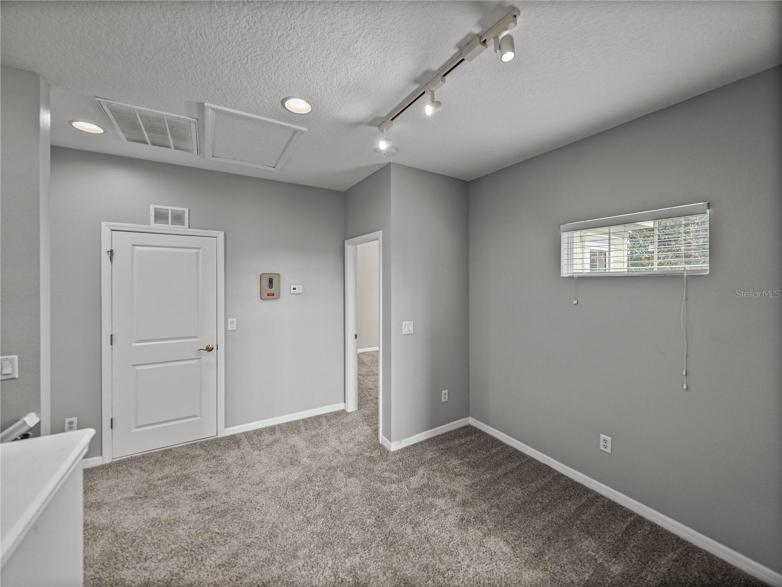 9G0 | WINTHROP VILLAGE PHASE ONE-B-1 - Residential Lease