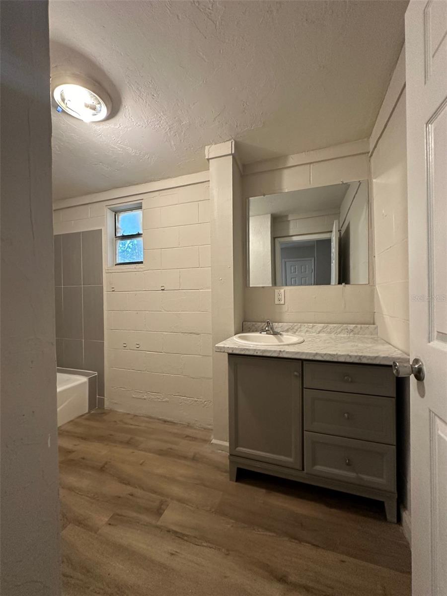 HARRIS ESTATE HARRIS LANDS REPL E 1/2 - Residential Lease