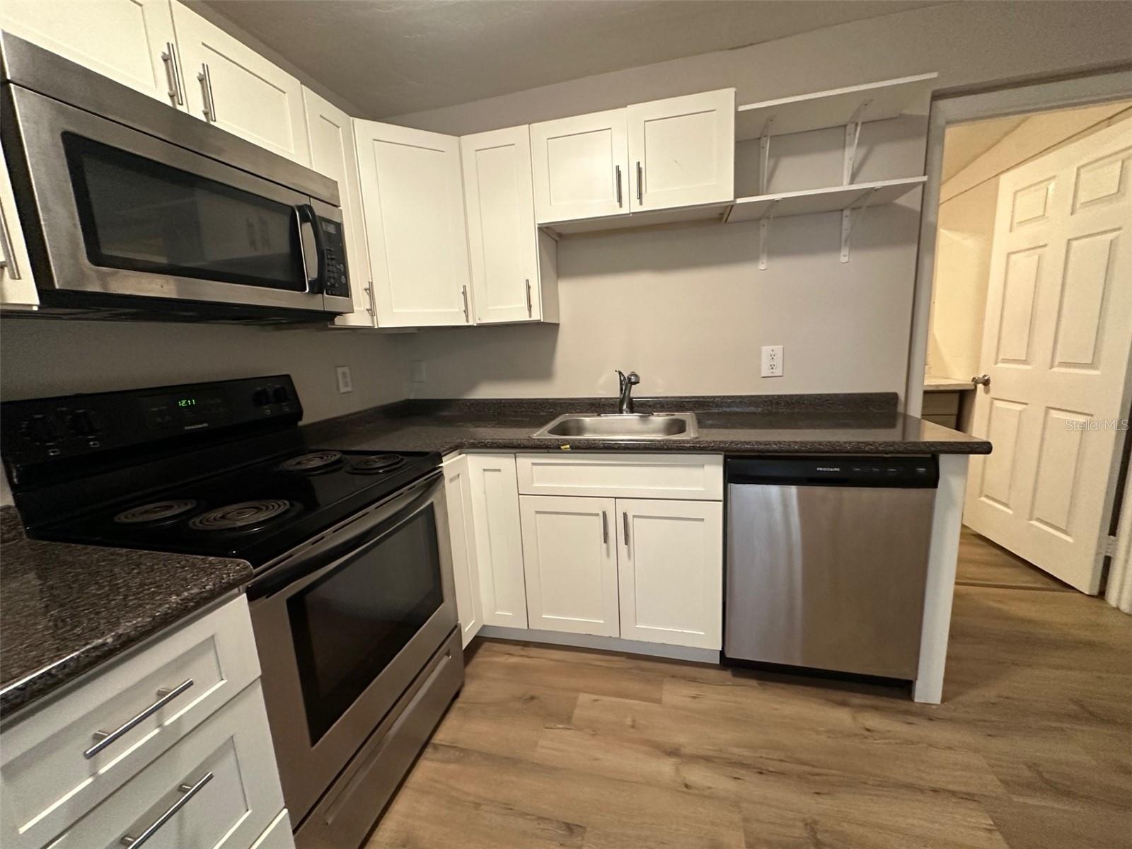 HARRIS ESTATE HARRIS LANDS REPL E 1/2 - Residential Lease