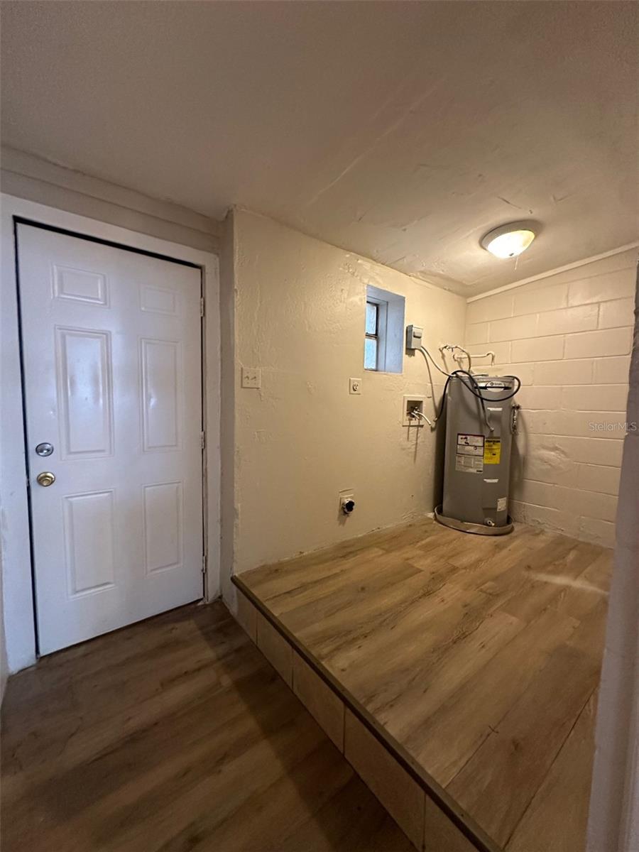 HARRIS ESTATE HARRIS LANDS REPL E 1/2 - Residential Lease