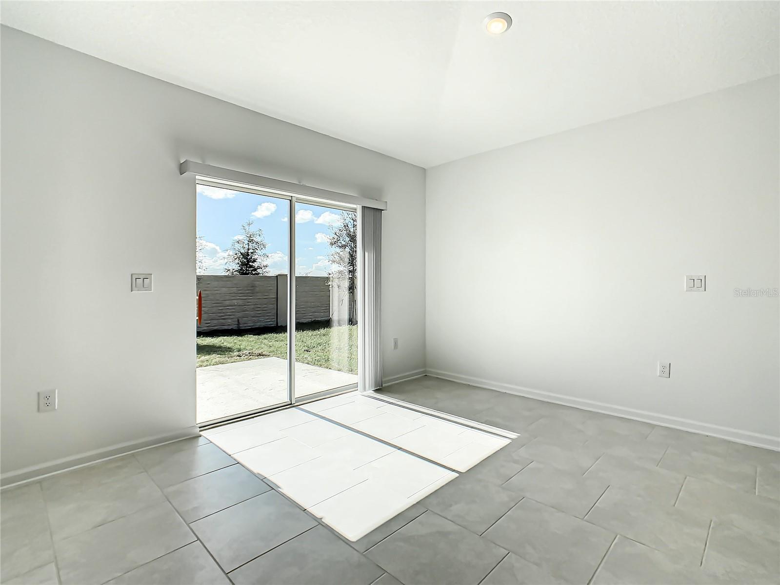 CASCADES PHASES 1A AND 1B - Residential Lease