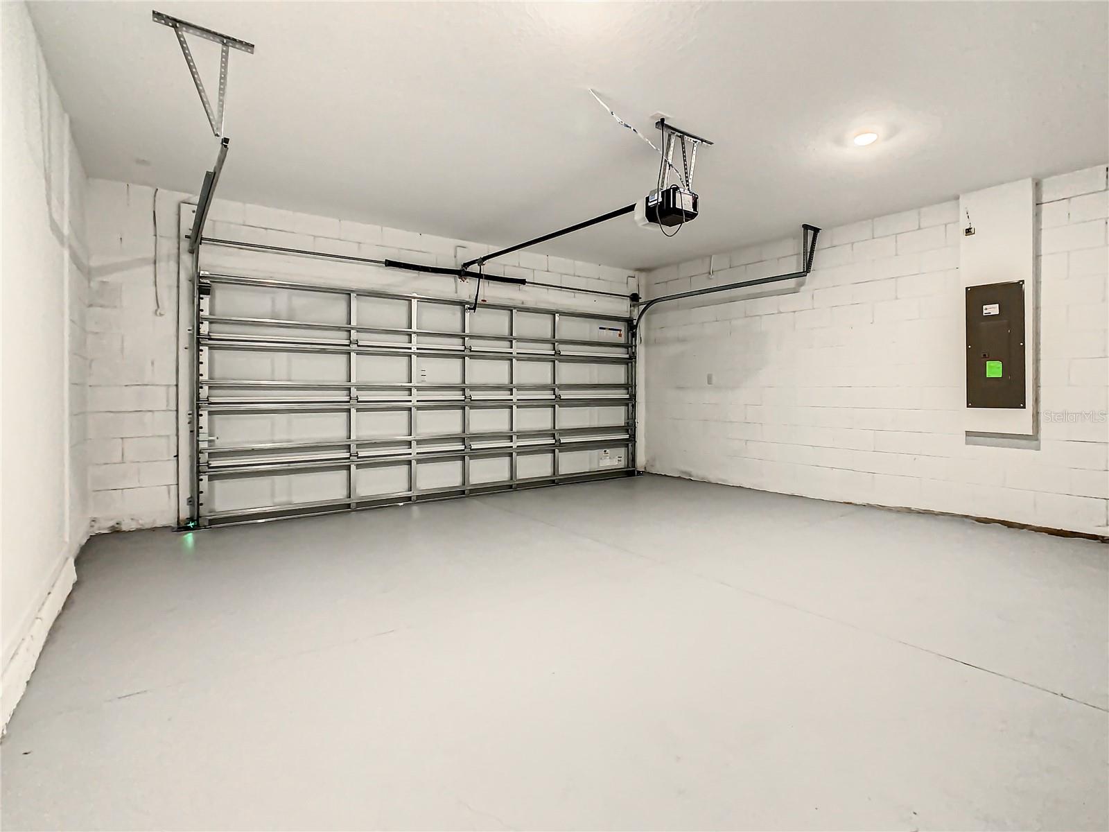 CASCADES PHASES 1A AND 1B - Residential Lease