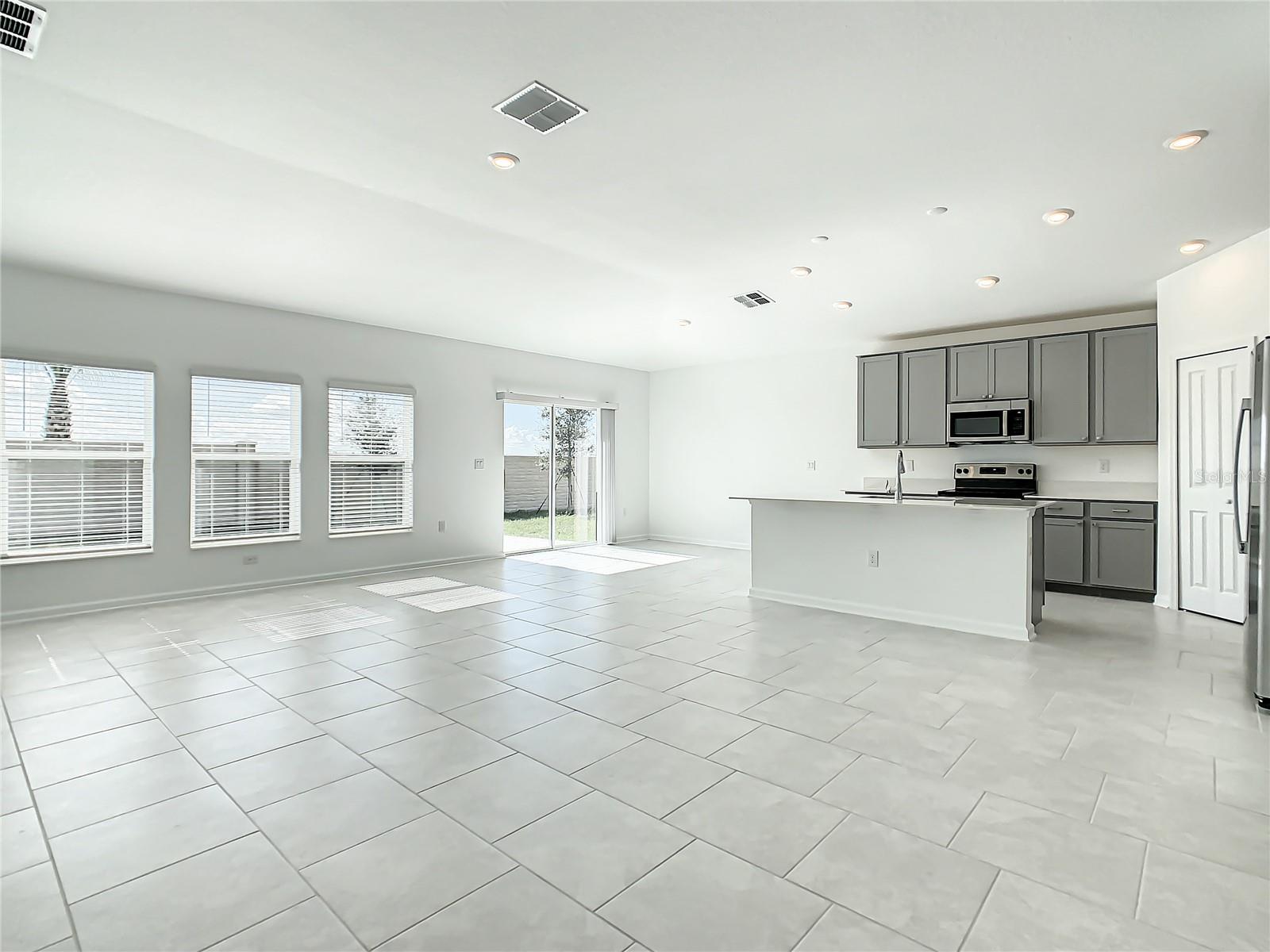 CASCADES PHASES 1A AND 1B - Residential Lease