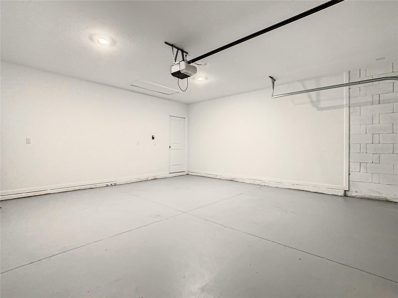 CASCADES PHASES 1A AND 1B - Residential Lease